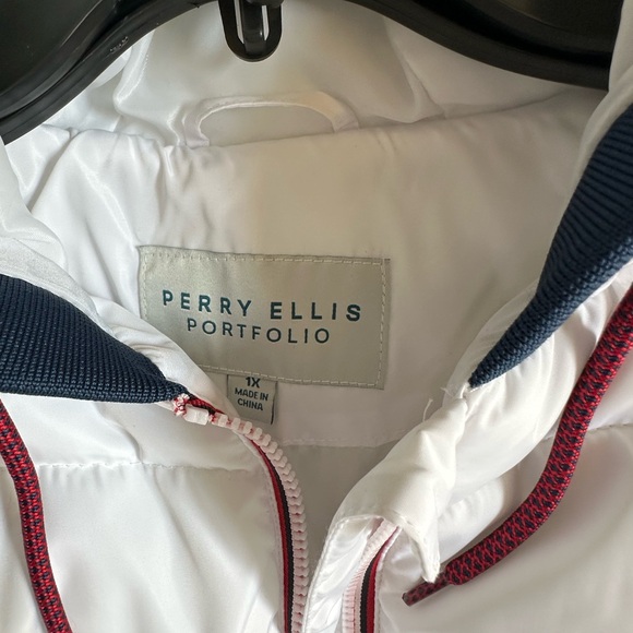 Perry Ellis White Hooded Puffer Jacket - Picture 2 of 5